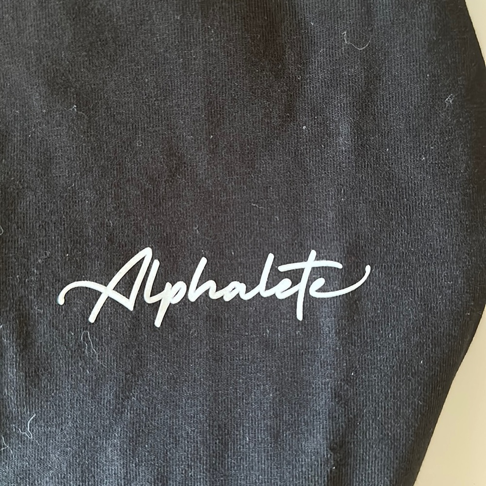 Alphalete black crop